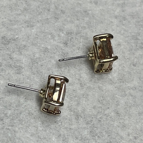Elegant Gold Stud princess cut morganite 

Beautiful 
Worn once - Picture 13 of 16